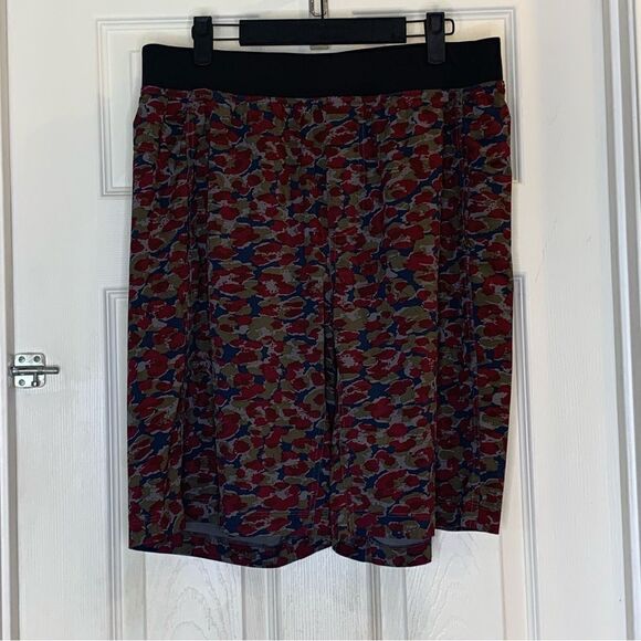 Lululemon Mini Urban Leopard Slate Multi Camo Running Shorts Size Large - Picture 1 of 10